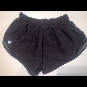 Back Lulu Size 6 Hotty Hot II Shorts/ Small Rip